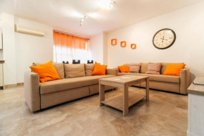 Wide and diaphanous- 3Bd 2Bth- Alcázar